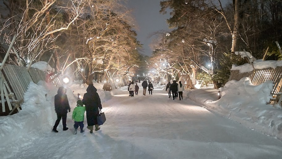 弘前城雪燈籠まつりの様子